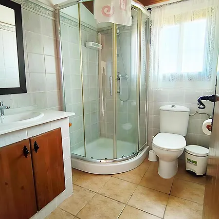 Villa Chalet De 2 Plantas Con Jardin, Piscina, Wifi Y Parking Privado - Es-180-314
